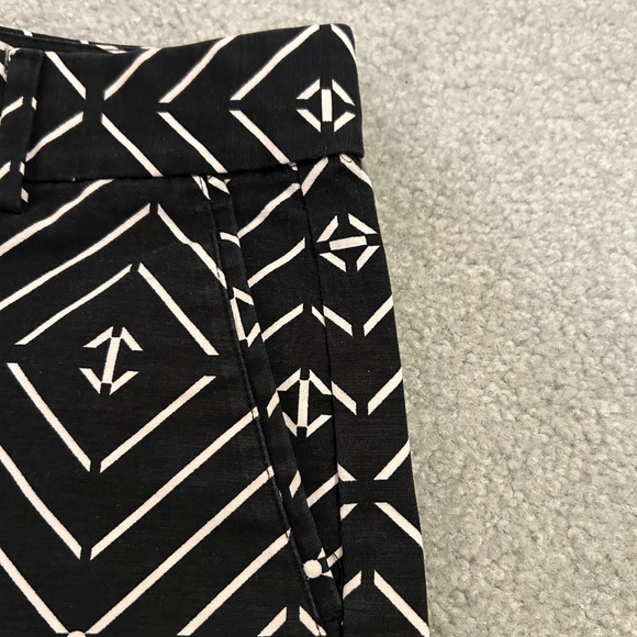 Joe Fresh Black Shorts with White accents Size 0 - Picture 5 of 8